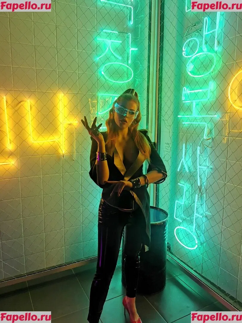 Anya Ichios Onlyfans Photo Gallery 