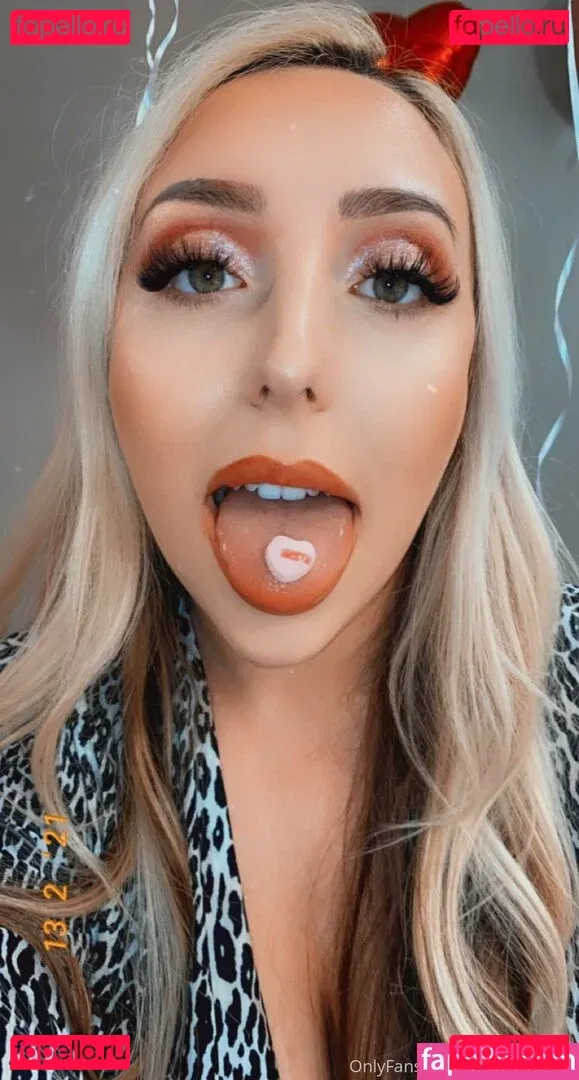 yourfavehippie Onlyfans Photo Gallery 