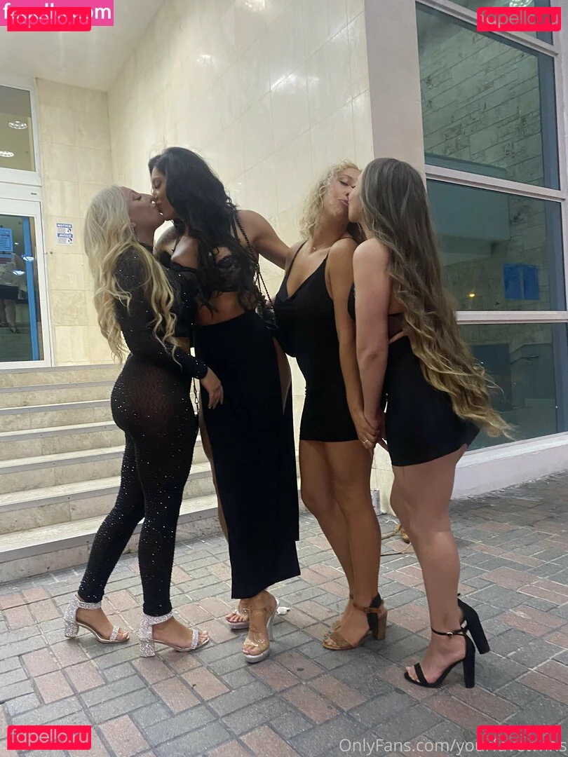 yourfavehippie Onlyfans Photo Gallery 