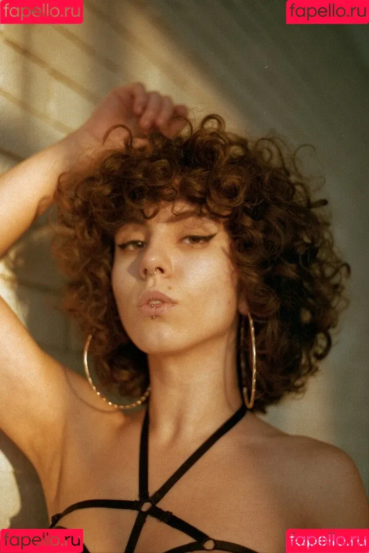 curlywiktoria Onlyfans Photo Gallery 