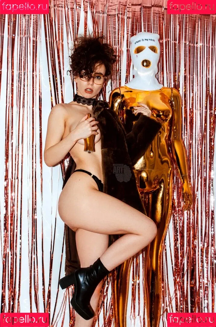 curlywiktoria Onlyfans Photo Gallery 