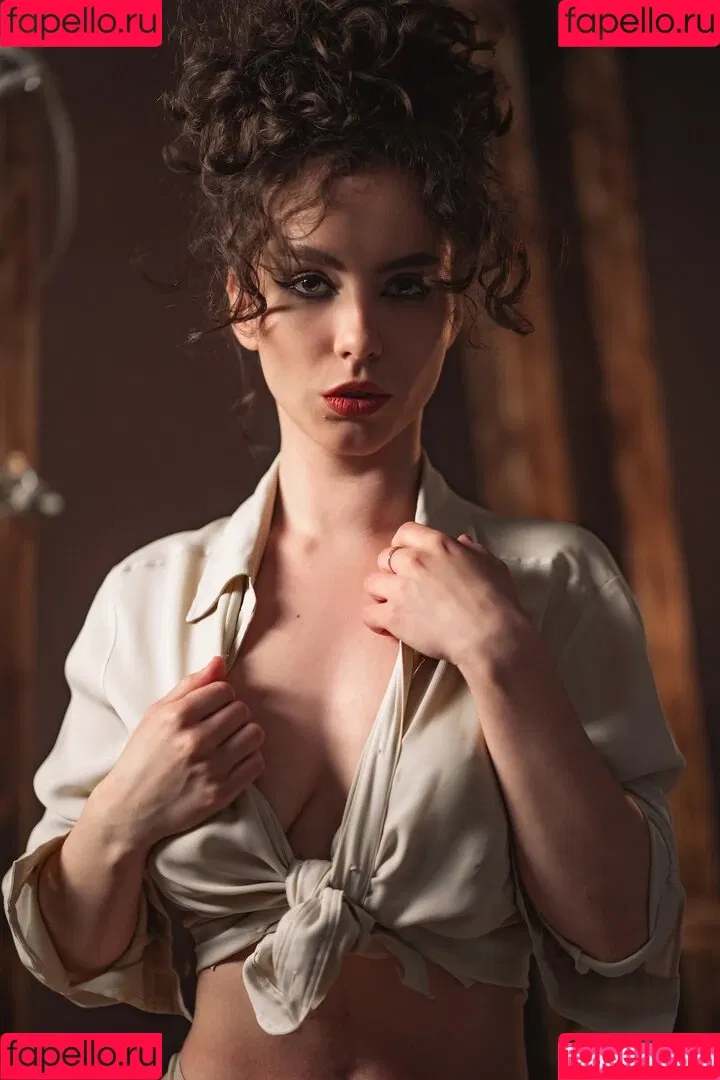 curlywiktoria Onlyfans Photo Gallery 