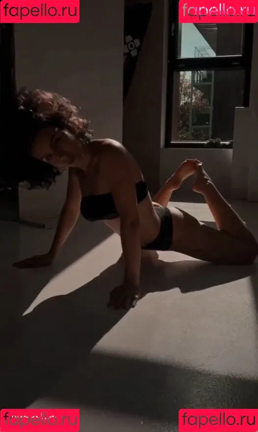 curlywiktoria Onlyfans Photo Gallery 