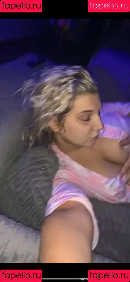 thebustybxtch Onlyfans Photo Gallery 