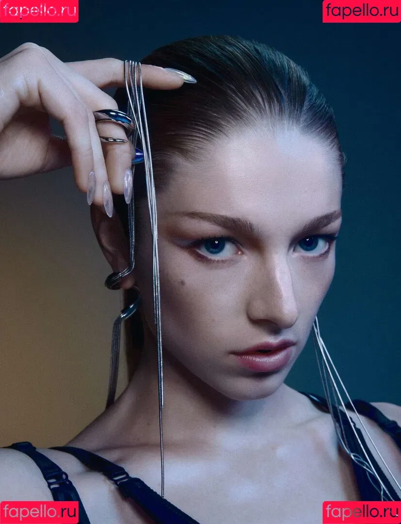 Hunter Schafer Onlyfans Photo Gallery 