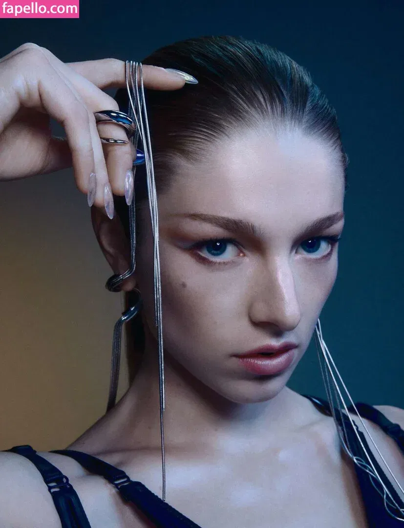 Hunter Schafer Onlyfans Photo Gallery 