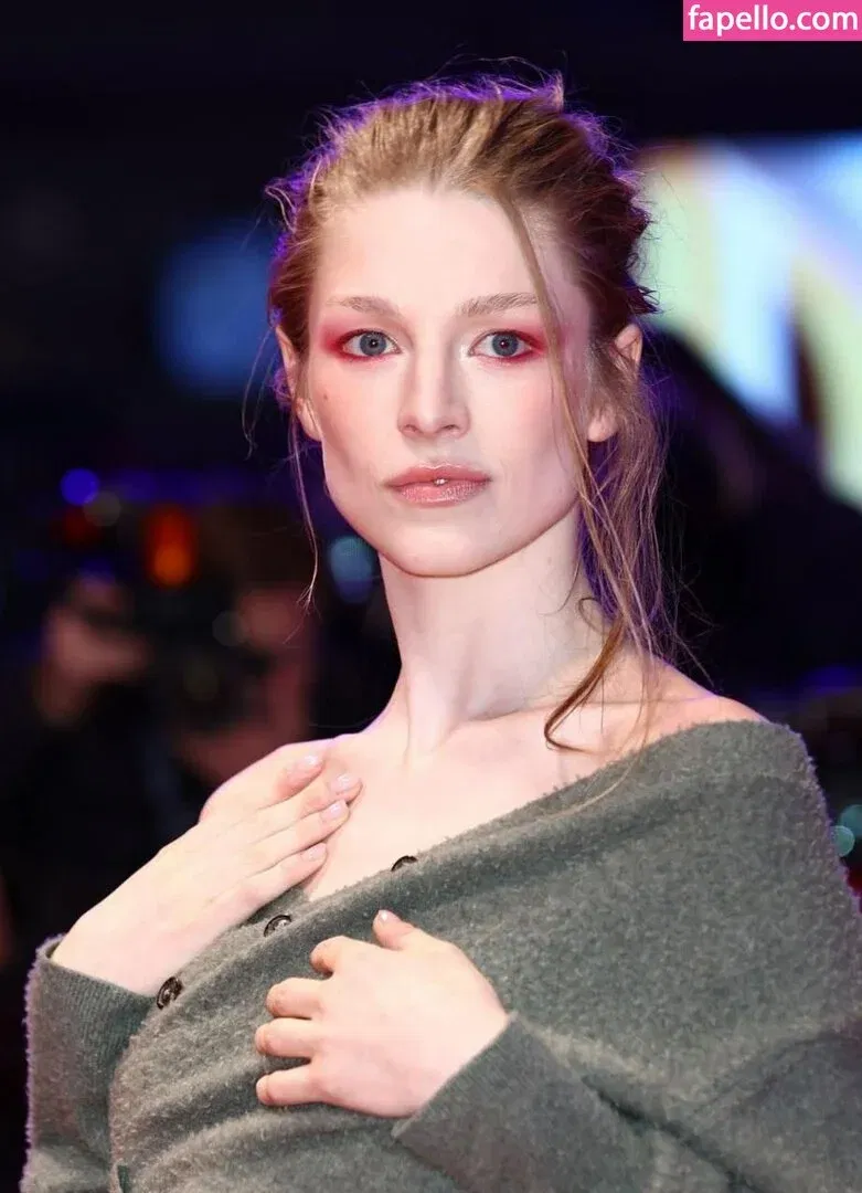 Hunter Schafer Onlyfans Photo Gallery 