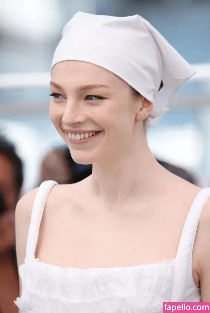 Hunter Schafer Onlyfans Photo Gallery 