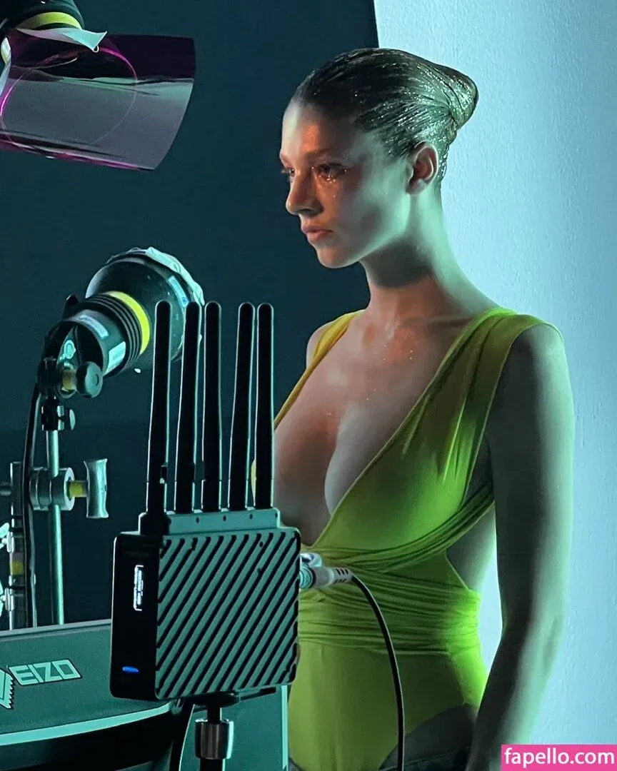 Hunter Schafer Onlyfans Photo Gallery 