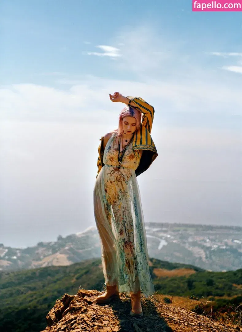 Hunter Schafer Onlyfans Photo Gallery 