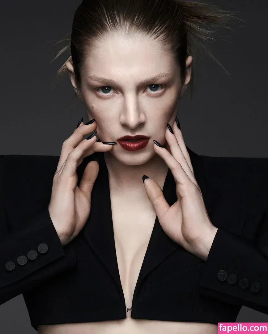 Hunter Schafer Onlyfans Photo Gallery 