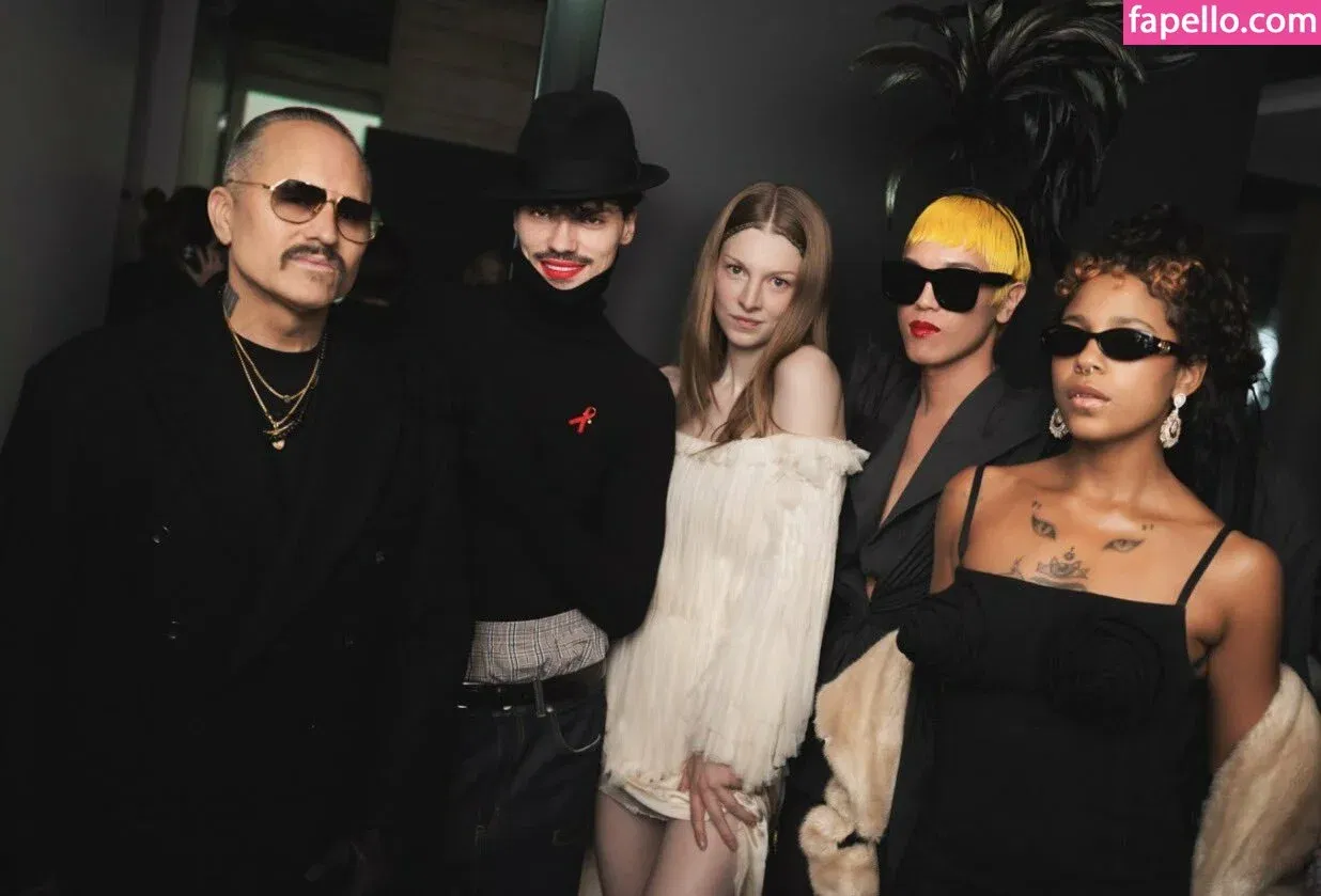 Hunter Schafer Onlyfans Photo Gallery 