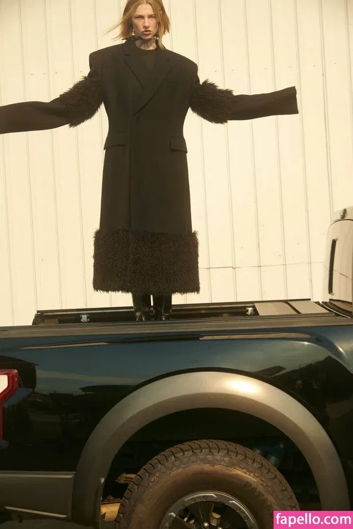 Hunter Schafer Onlyfans Photo Gallery 