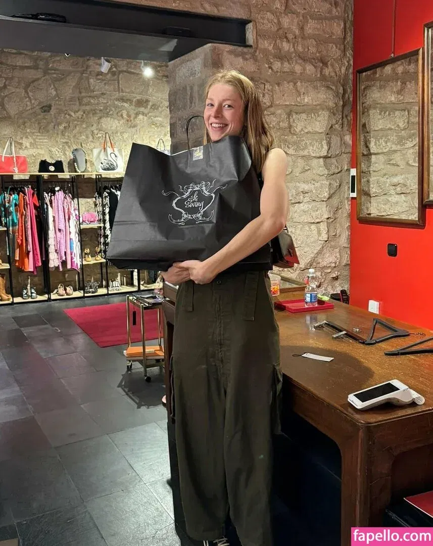 Hunter Schafer Onlyfans Photo Gallery 