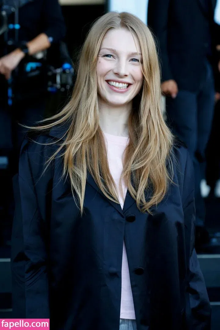 Hunter Schafer Onlyfans Photo Gallery 