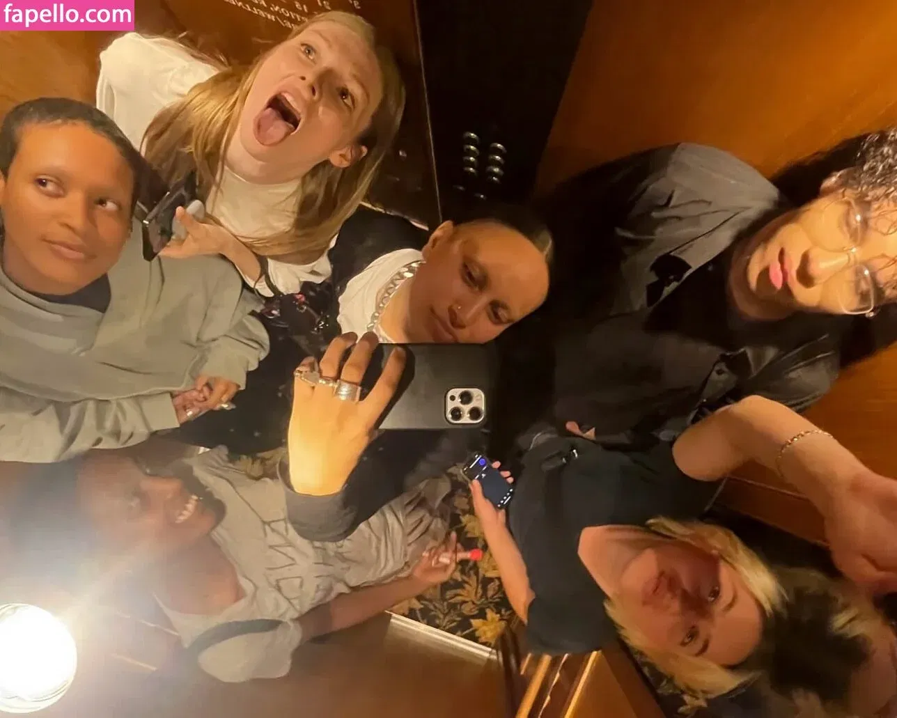 Hunter Schafer Onlyfans Photo Gallery 