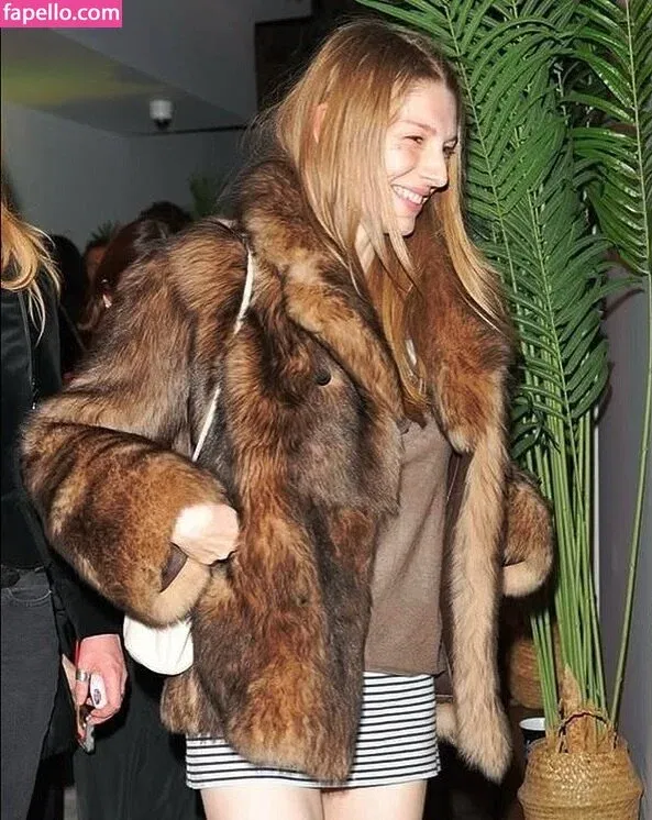 Hunter Schafer Onlyfans Photo Gallery 