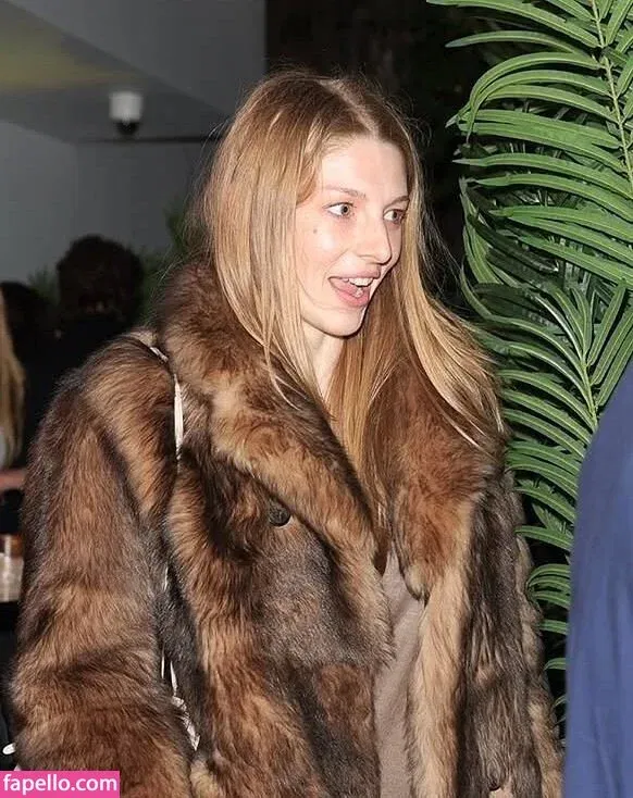 Hunter Schafer Onlyfans Photo Gallery 