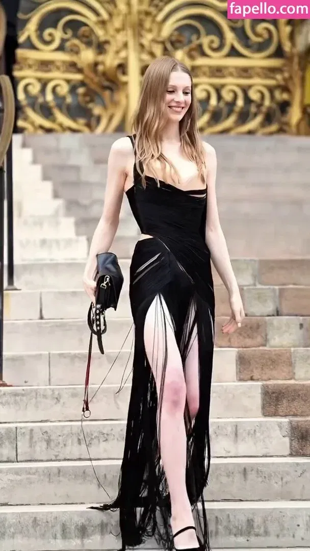 Hunter Schafer Onlyfans Photo Gallery 