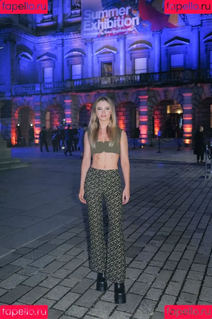 Freya Allan Onlyfans Photo Gallery 