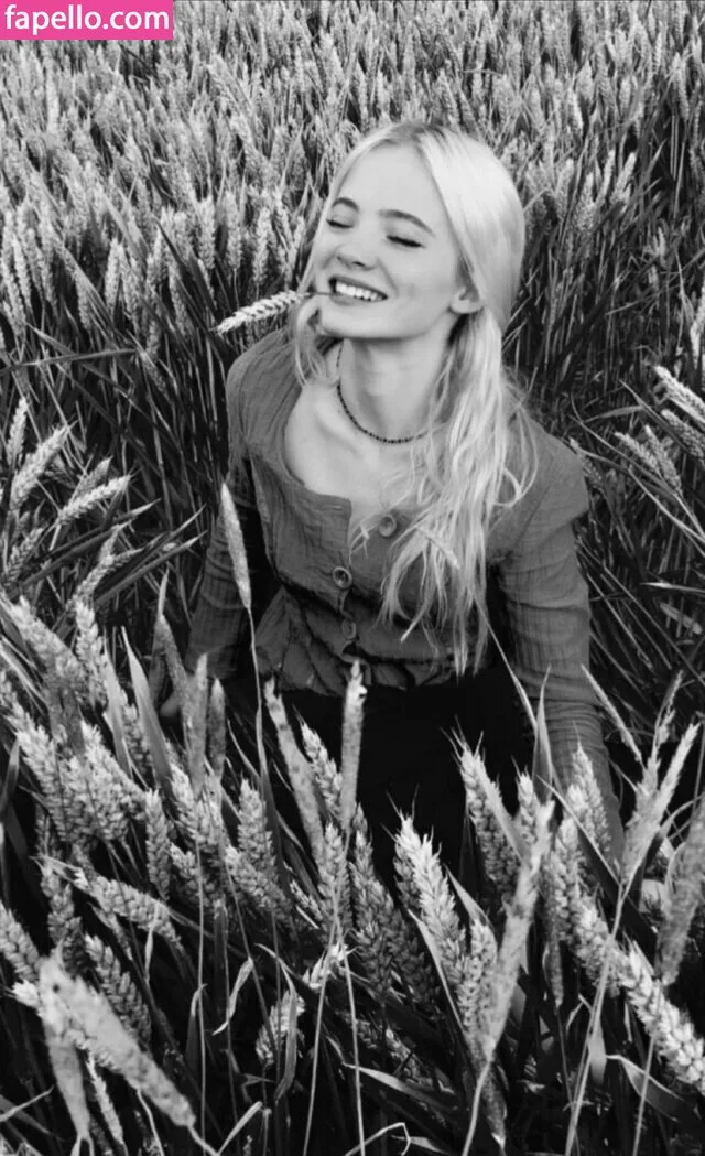 Freya Allan Onlyfans Photo Gallery 