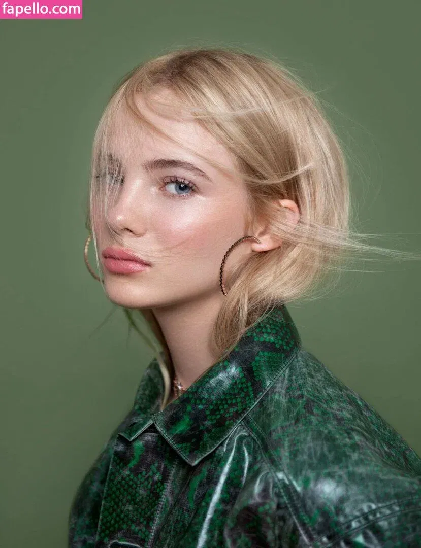 Freya Allan Onlyfans Photo Gallery 