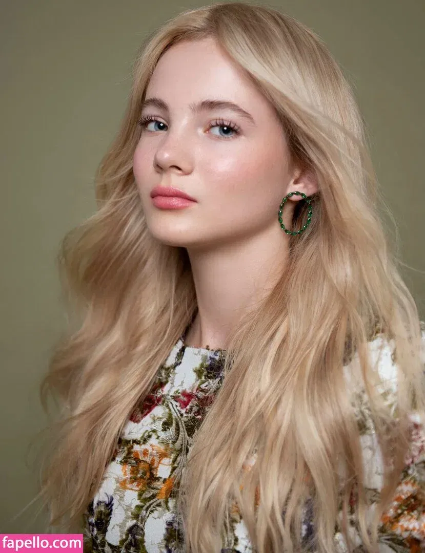 Freya Allan Onlyfans Photo Gallery 