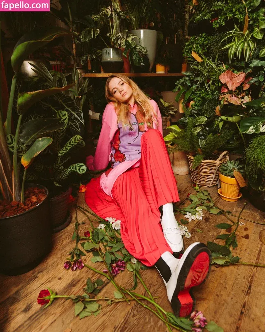 Freya Allan Onlyfans Photo Gallery 