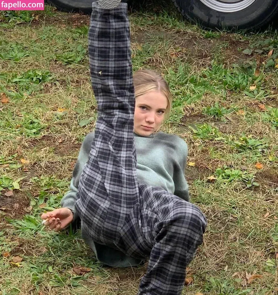 Freya Allan Onlyfans Photo Gallery 