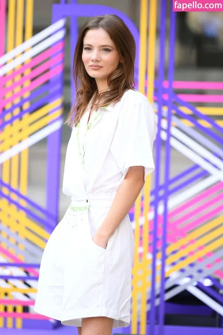 Freya Allan Onlyfans Photo Gallery 