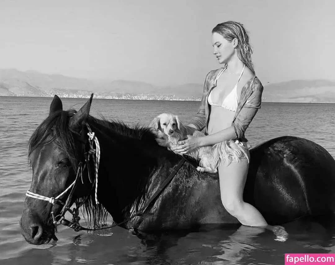 Freya Allan Onlyfans Photo Gallery 