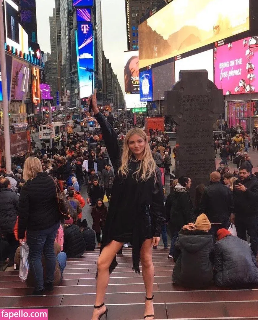 Freya Allan Onlyfans Photo Gallery 