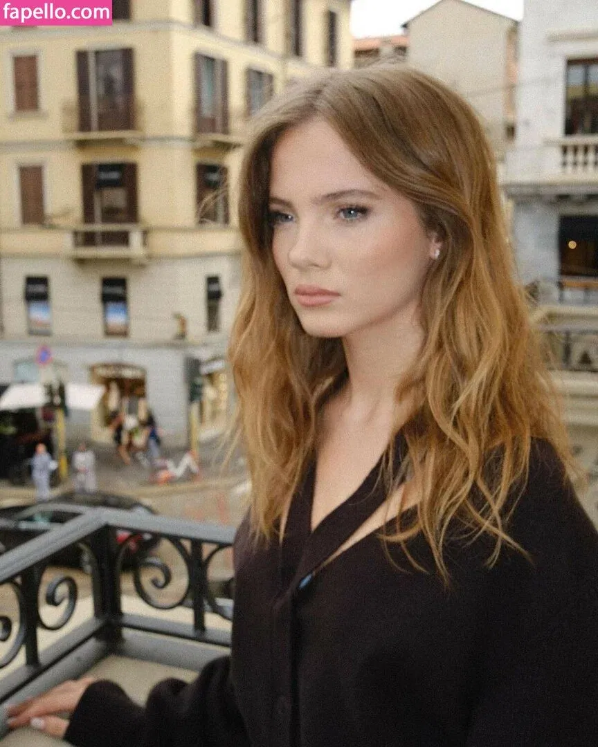 Freya Allan Onlyfans Photo Gallery 