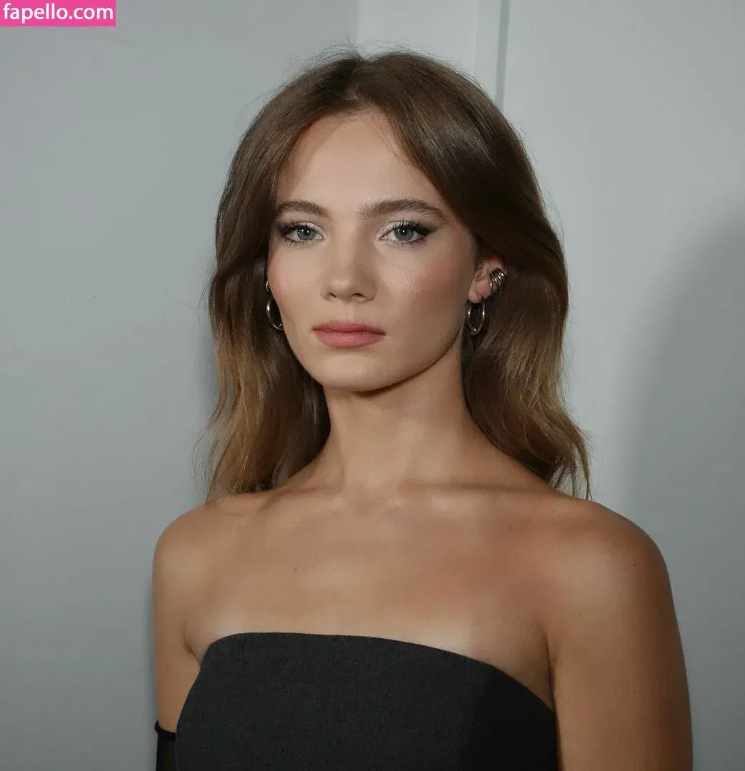 Freya Allan Onlyfans Photo Gallery 