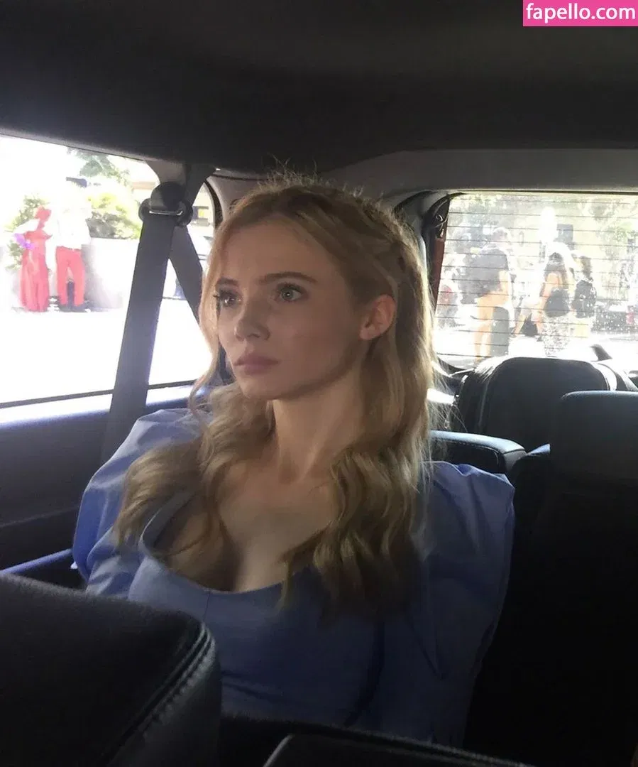 Freya Allan Onlyfans Photo Gallery 