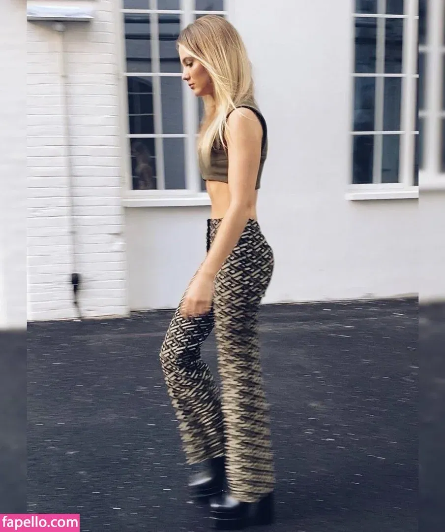 Freya Allan Onlyfans Photo Gallery 