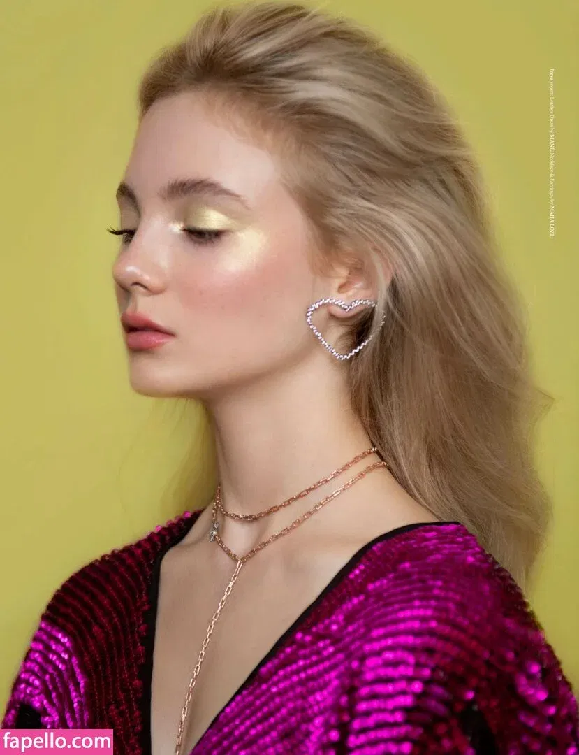 Freya Allan Onlyfans Photo Gallery 