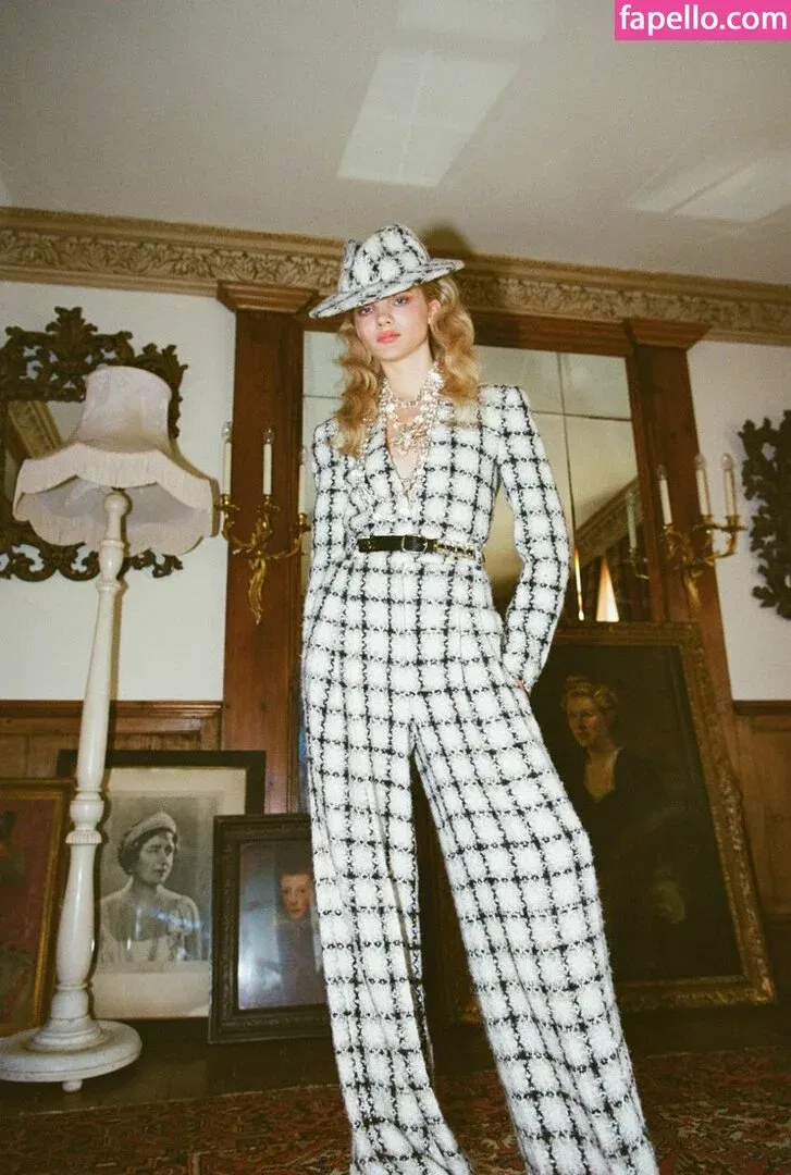 Freya Allan Onlyfans Photo Gallery 