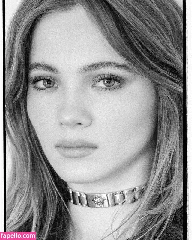 Freya Allan Onlyfans Photo Gallery 