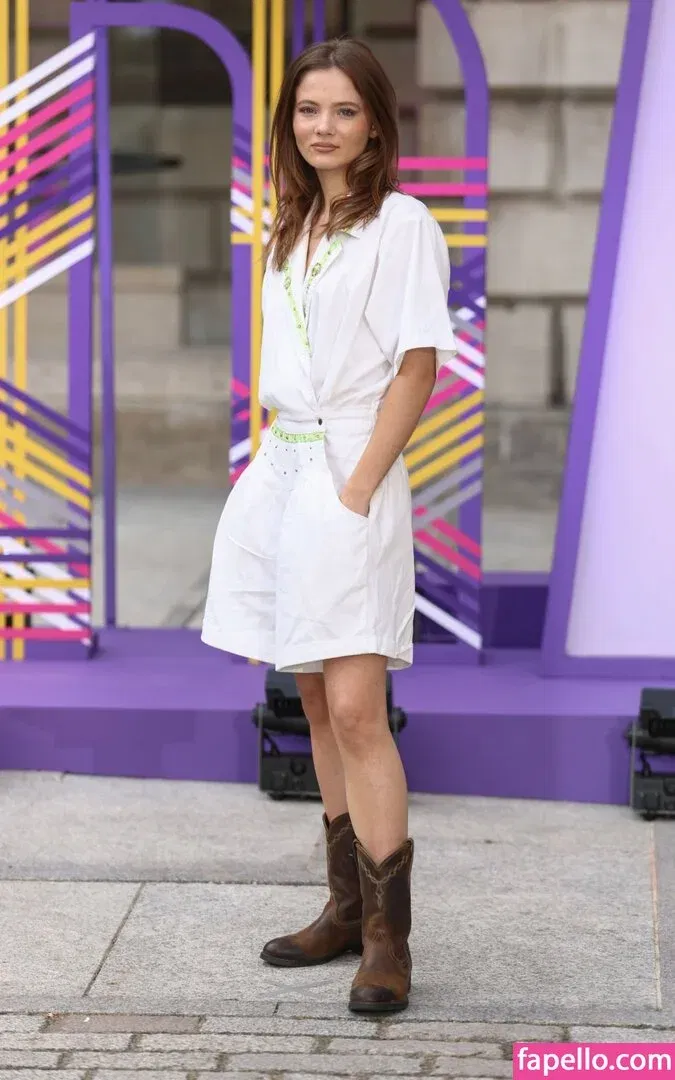 Freya Allan Onlyfans Photo Gallery 