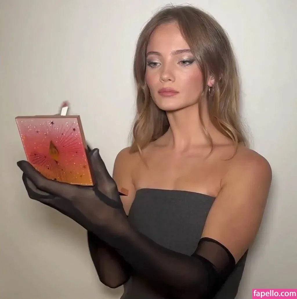 Freya Allan Onlyfans Photo Gallery 