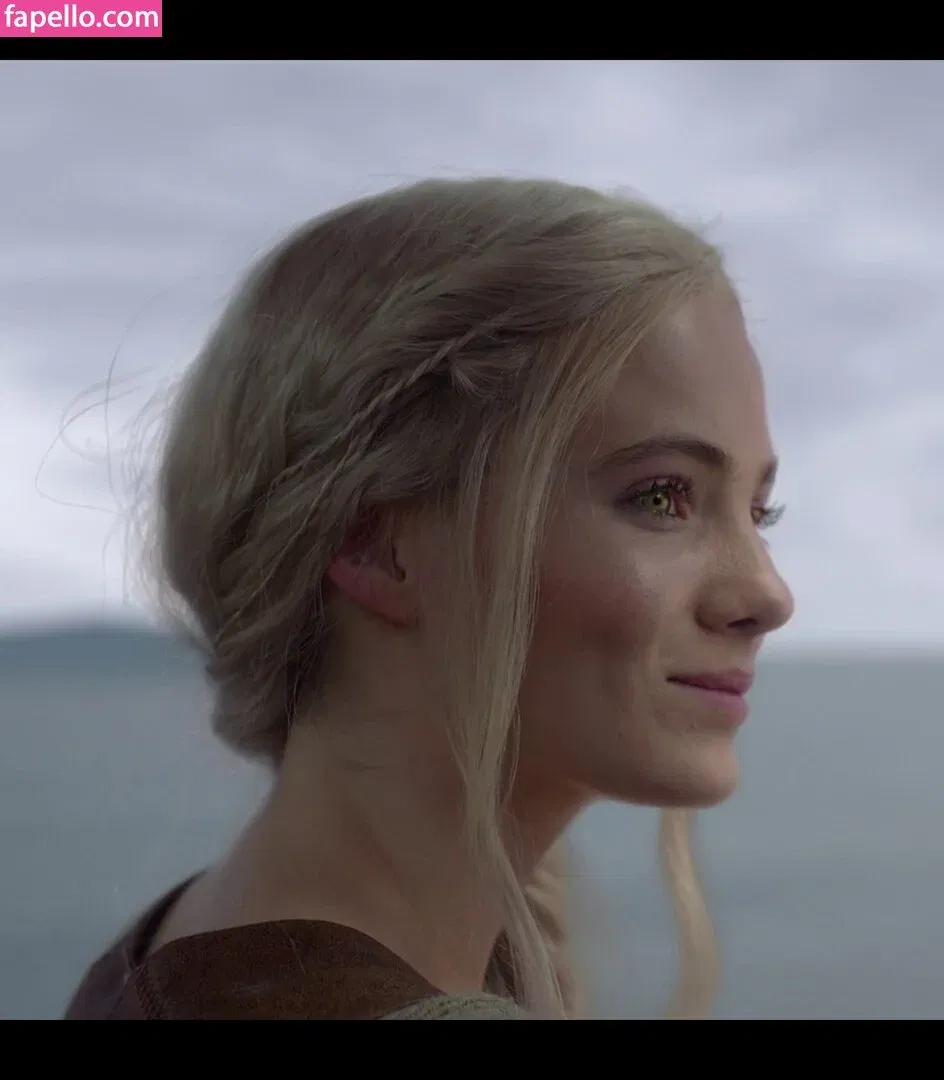 Freya Allan Onlyfans Photo Gallery 