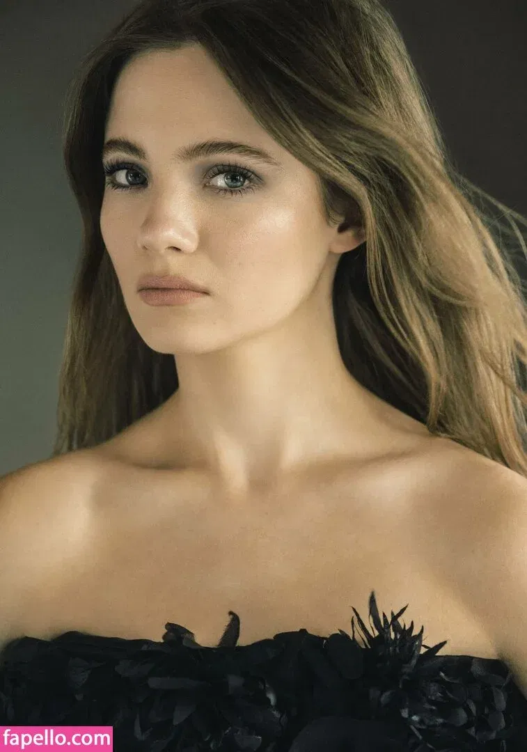 Freya Allan Onlyfans Photo Gallery 