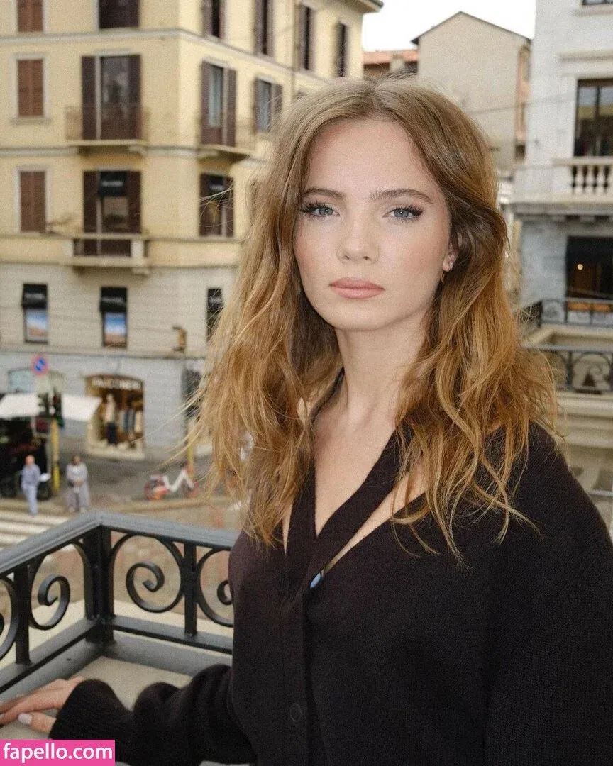 Freya Allan Onlyfans Photo Gallery 