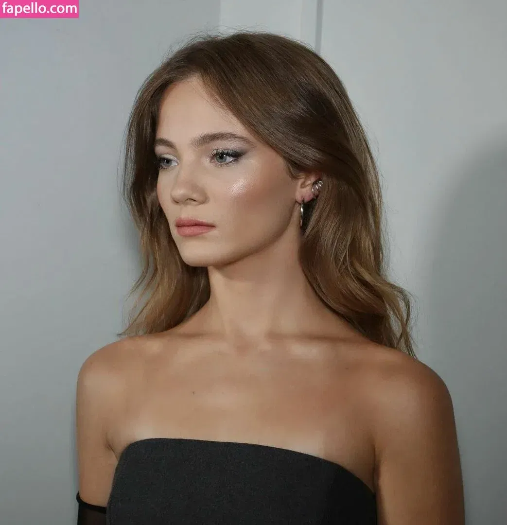 Freya Allan Onlyfans Photo Gallery 