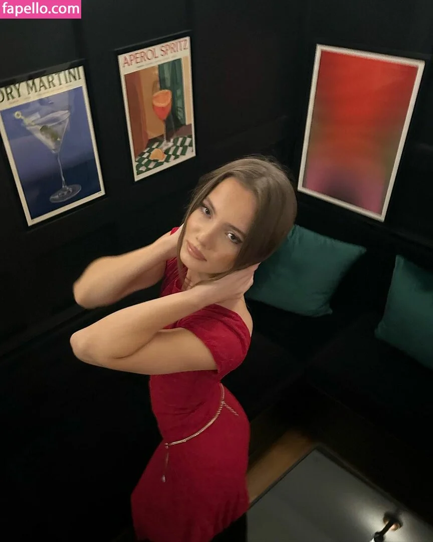 Freya Allan Onlyfans Photo Gallery 