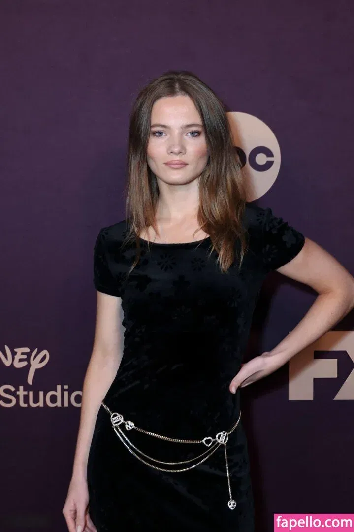 Freya Allan Onlyfans Photo Gallery 