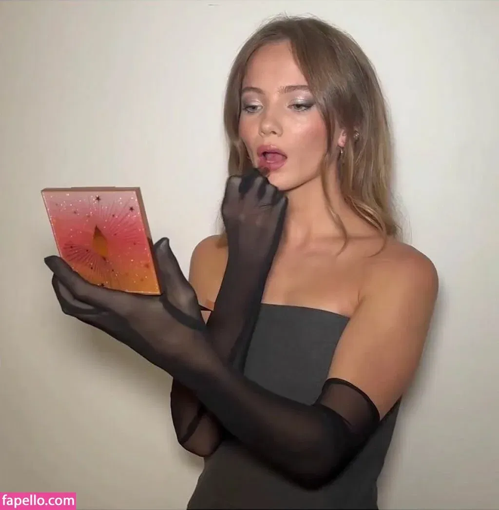 Freya Allan Onlyfans Photo Gallery 