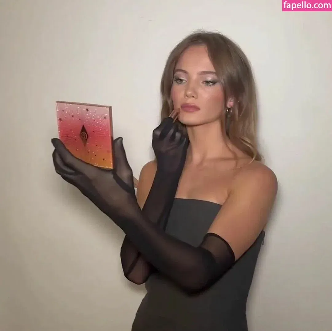 Freya Allan Onlyfans Photo Gallery 