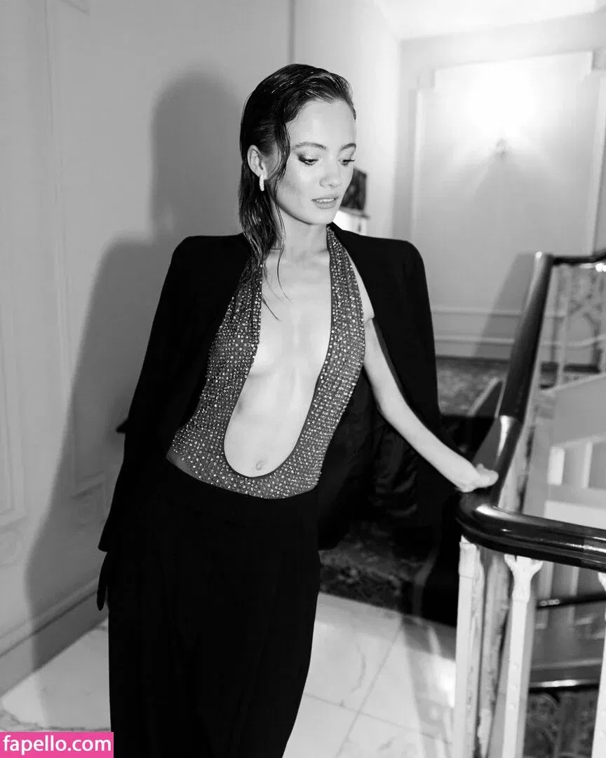 Freya Allan Onlyfans Photo Gallery 